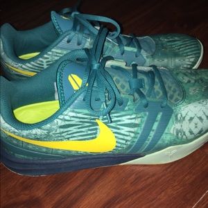 Nike KOBE mentality size 10